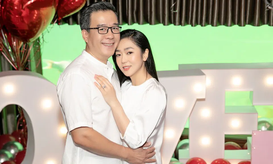 Ca sĩ Hà Thanh Xuân kết hôn với bạn trai doanh nhân hơn 13 tuổi
